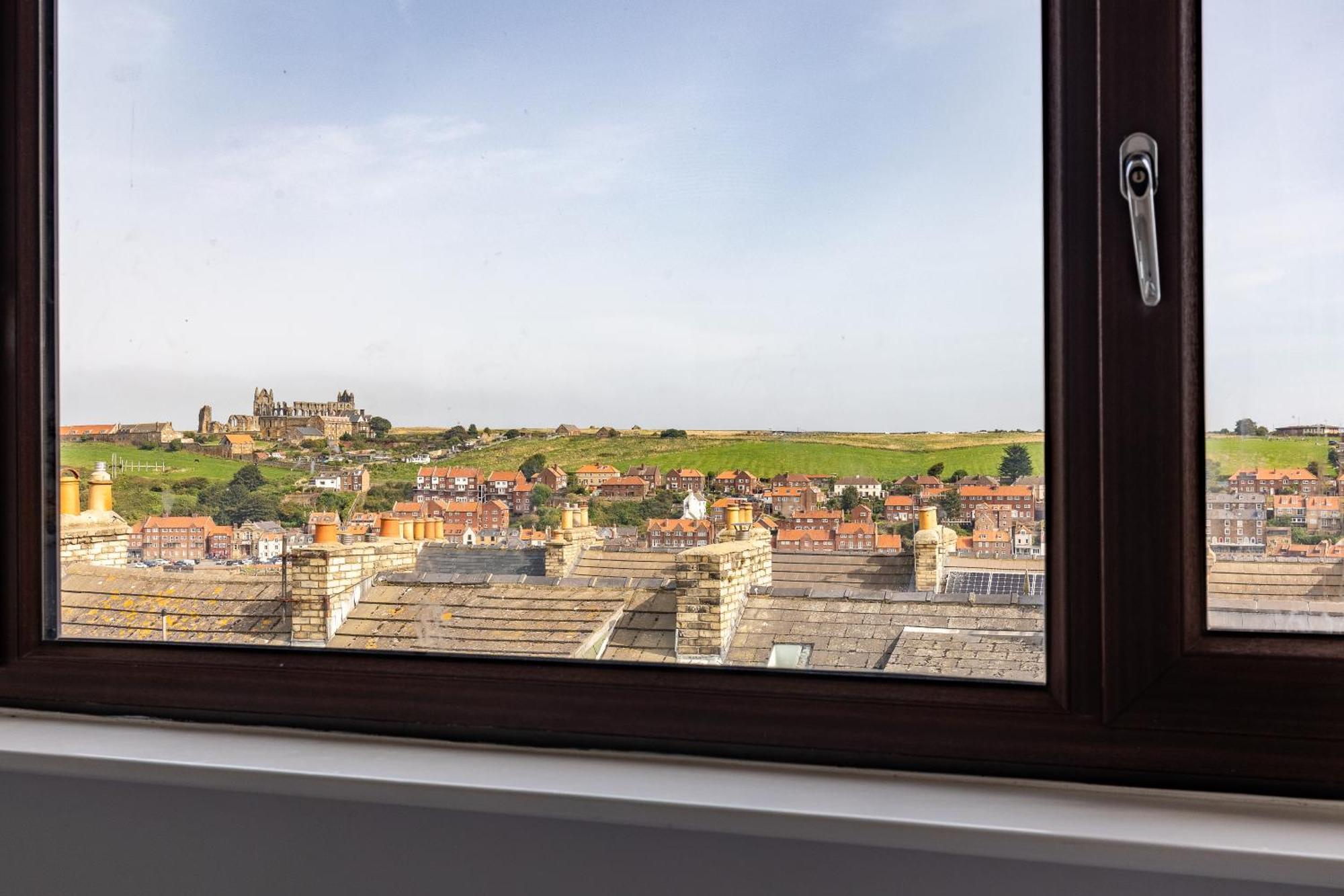Rovers' Retreat Whitby George Street エクステリア 写真