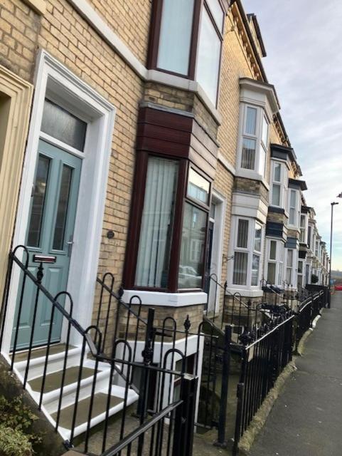Rovers' Retreat Whitby George Street エクステリア 写真
